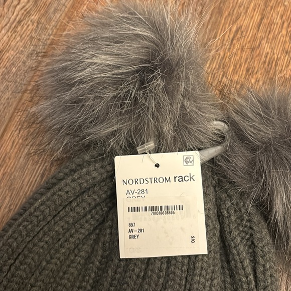 Magid Hats Women’s Knit Beanie, With Pom Poms, OS. Gray. NWT. - Picture 3 of 5